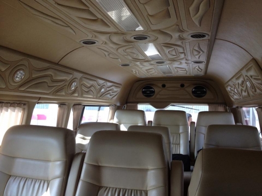 ขายรถตู้โตโยต้าcommuterปี2005 เกียร์ออโต้ เครื่องเบนซินj+LPG แต่งvip 6.8แสน