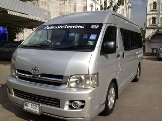 ขายรถตู้โตโยต้าcommuterปี2005 เกียร์ออโต้ เครื่องเบนซินj+LPG แต่งvip 6.8แสน