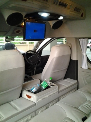 ขายรถตู้โตโยต้าcommuterปี2005 เกียร์ออโต้ เครื่องเบนซินj+LPG แต่งvip 6.8แสน