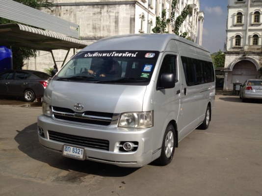 ขายรถตู้โตโยต้าcommuterปี2005 เกียร์ออโต้ เครื่องเบนซินj+LPG แต่งvip 6.8แสน