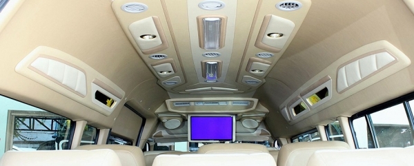 ขายรถตู้โตโยต้าcommuterปี2005 เกียร์ออโต้ เครื่องเบนซินj+LPG แต่งvip 6.8แสน