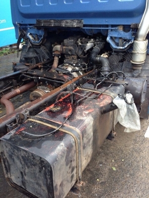 หัวเก๋ง+แซซซี รถบรรทุก 6 ล้อ ยี่ห้อ ISUZU รุ่น NPR 115 แรงม้า หัวเก๋ง+แซซซี รถบรรทุก 6 ล้อ ยี่ห้อ ISUZU รุ่น NPR 115 แรงม้า