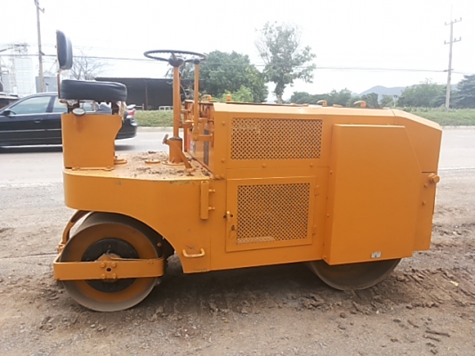 ขายรถบดเล็ก COMBINATION   ROLLER    Komatsu  JV 25