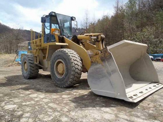 รถตักล้อยาง  WA350-1  สภาพสวย  นำเข้าจากญี่ปุ่น  เพิ่งถึงไทยเมื่อเร็ว ๆ นี้ โทร.081-373-0559