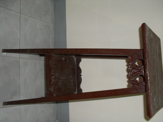 โต๊ะไม้สักเก่าขากลึง