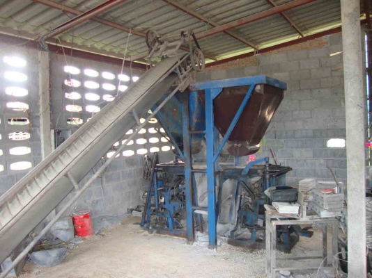 ขายเครื่องอัดอิฐบล๊อคระบบสายพานลำเลียงสองหัวอัดราคาถูก