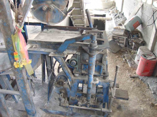 ขายเครื่องอัดอิฐบล๊อคระบบสายพานลำเลียงสองหัวอัดราคาถูก