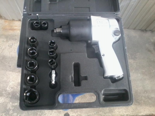 โปรโมชั่นครับ ปั๊มลม + บล๊อกลม ครึ่งนิ้ว 4,000 บาท (ราคาไม่รวมค่าขนส่ง)