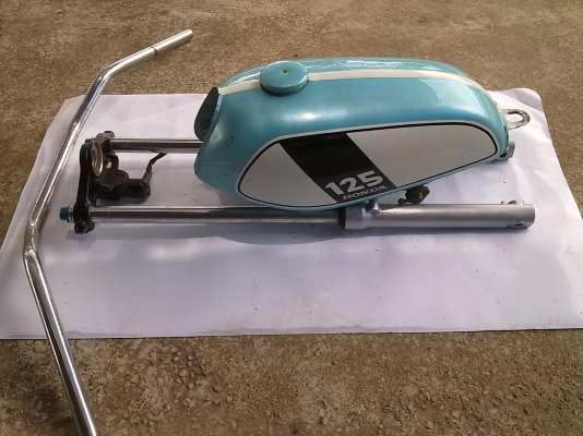 ขาย อะไหล่ ถังน้ำมัน+โช๊ค+แฮนด์ ขาย อะไหล่ ถังน้ำมัน+โช๊ค+แฮนด์