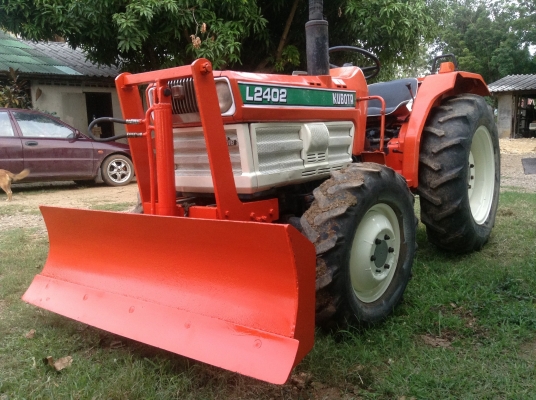 ขาย KUBOTA  L2402 4WD ใบดันหน้า สภาพสมบูรณ์ พร้อมใช้งาน