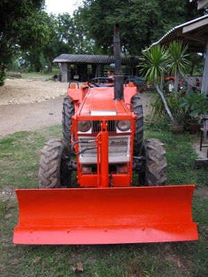 ขาย KUBOTA L2402 4WD ใบดันหน้า สภาพสมบูรณ์ พร้อมใช้งาน ขาย KUBOTA L2402 4WD ใบดันหน้า สภาพสมบูรณ์ พร้อมใช้งาน