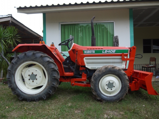 ขาย KUBOTA L2402 4WD ใบดันหน้า สภาพสมบูรณ์ พร้อมใช้งาน ขาย KUBOTA L2402 4WD ใบดันหน้า สภาพสมบูรณ์ พร้อมใช้งาน
