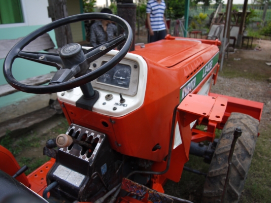 ขาย KUBOTA L2402 4WD ใบดันหน้า สภาพสมบูรณ์ พร้อมใช้งาน ขาย KUBOTA L2402 4WD ใบดันหน้า สภาพสมบูรณ์ พร้อมใช้งาน
