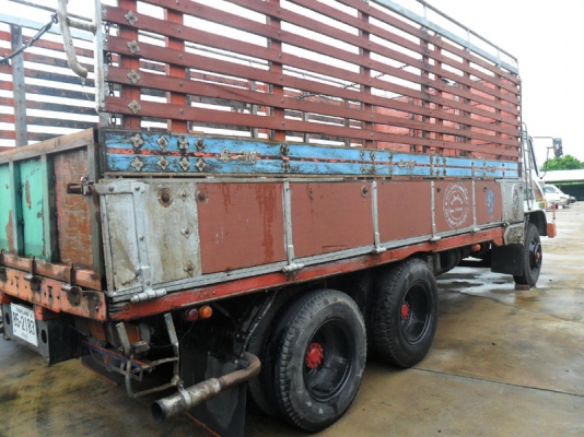 Hino F17 เดิม ๆ เพลาเดียวรถล่อง