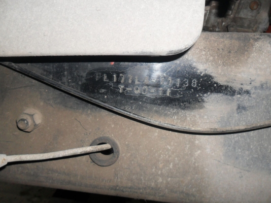 Hino F17 เดิม ๆ เพลาเดียวรถล่อง