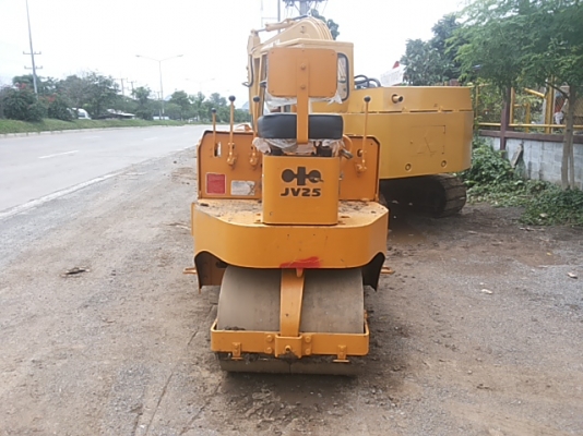 ขายรถบดเล็ก COMBINATION   ROLLER    Komatsu  JV 25