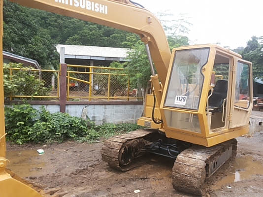 ขายรถขุดแบ็คโฮ MITSUBISHI ms070-2