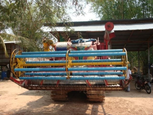 ขาย รถเกี่ยว ไทยเส็ง รุ่นเดี่ยวทรนง รถ3 ปี ปั้ม23 260แรงม้า เทอร์โบ