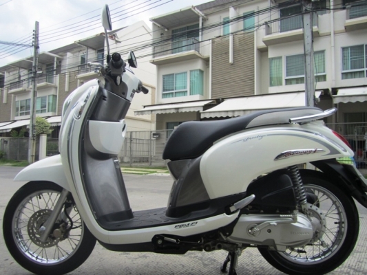 (ขายแล้วค่ะ) 3 เดือน  Scoopy-I ตัว Top วิ่งน้อย เดิมดีไม่มีบิวด์