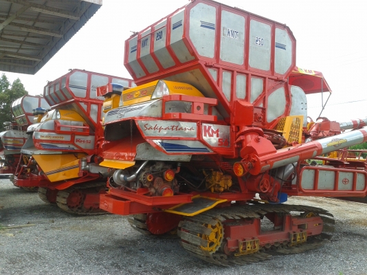 รถเกี่ยวข้าวศักดิ์พัฒนา