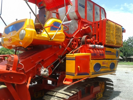 รถเกี่ยวข้าวศักดิ์พัฒนา