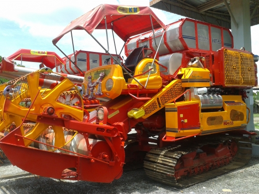 รถเกี่ยวข้าวศักดิ์พัฒนา