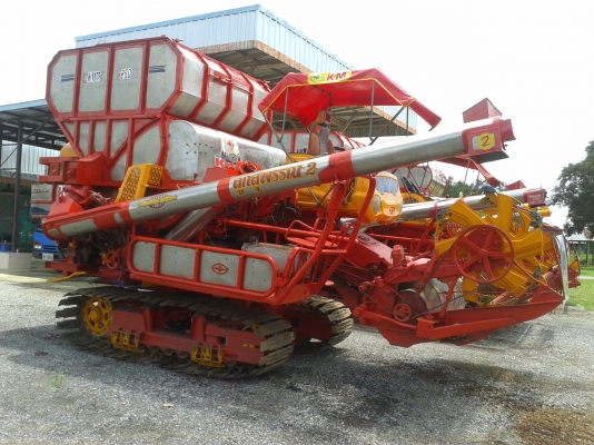 รถเกี่ยวข้าวศักดิ์พัฒนา