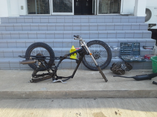 รีบใช้เงินครับ ขาย ts125 เครื่องดียางใหม่ เหลือทำสีถังกับเปลือก มีเล่มไม่โอน