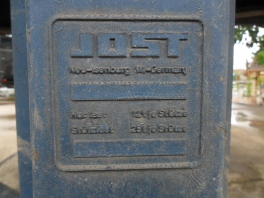 Jost หางพื้นเรียบ