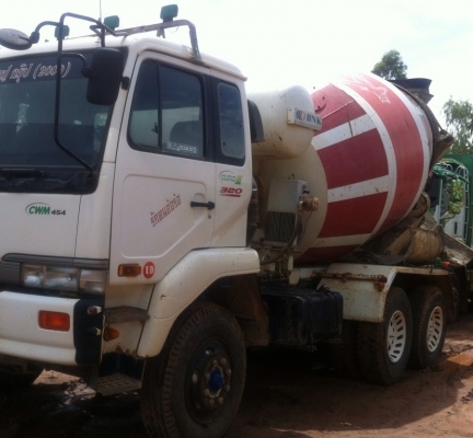 NISSAN UD 320 HP CWM 454 EURO2 ปี 48 รถโม่ปูน สิบล้อ 2 เพลา ขนาด 7 คิวสภาพสวยจัดพร้อมทำงานได้เลย เครื่องแน่นแรงดี ภายในเก๋งคอนโซลสวยใหม่ แอร์เย็น พวงมาลัยเพาเวอร์ กระจกไฟฟ้า ระบบเบรคทริ๊ปฟี้ ช่วงล่างแน่น ยางสภาพดี 10 เส้นประมาณ 80\% พร้อมใช้งาน เอกสารทะเบี NISSAN UD 320 HP CWM 454 EURO2 ปี 48 รถโม่ปูน สิบล้อ 2 เพลา ขนาด 7 คิวสภาพสวยจัดพร้อมทำงานได้เลย เครื่องแน่นแรงดี ภายในเก๋งคอนโซลสวยใหม่ แอร์เย็น พวงมาลัยเพาเวอร์ กระจกไฟฟ้า ระบบเบรคทริ๊ปฟี้ ช่วงล่างแน่น ยางสภาพดี 10 เส้นประมาณ 80\% พร้อมใช้งาน เอกสารทะเบี