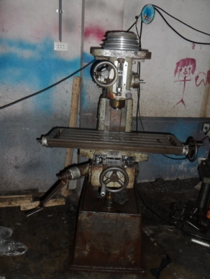 ขายครับขายเครื่่องมิลลิ่ง m1 ฐานหล่อ พู่เลย์ 3 ตอน มอเตอร์ 2 hp ไฟ 380v (ไฟบ้านเพิ่ม 3000 บาท) เครื่องเงียบ แน่น