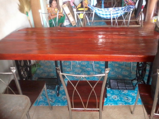 โต๊ะรับประทานอาหารไม้  ขาจักร