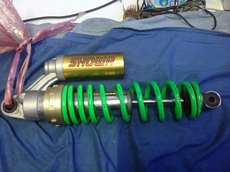 โทษครับ โช๊คครับไม่รั่วไม่ซึมสีเขียวอันสุดท้ายครับ