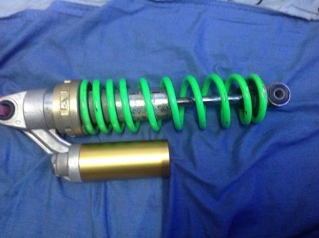 โทษครับ โช๊คครับไม่รั่วไม่ซึมสีเขียวอันสุดท้ายครับ