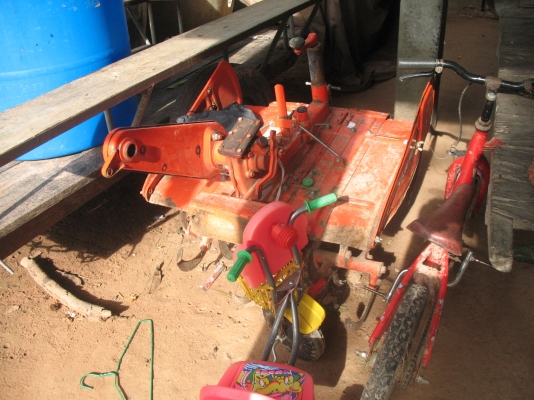 รถพรวนดิน ขนาดเจ็ดแรงม้า พร้อมเทรลเลอร์