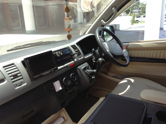 ขายรถตู้ TOYOTA Commuter 2011 แต่งครบ พร้อมใช้ ต่อรองราคาได้