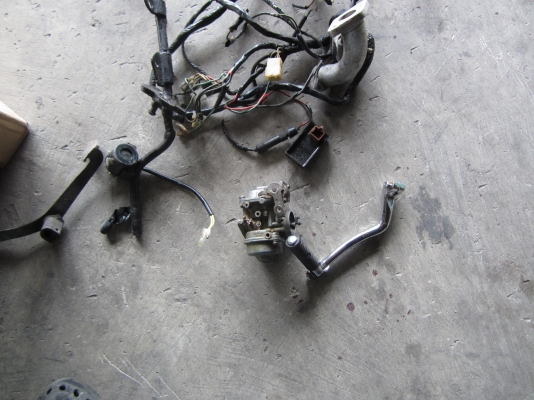 ขาย Honda ชาลีเหมาสองคัน 22000 ไม่ลดแล้วคับ ขาย Honda ชาลีเหมาสองคัน 22000 ไม่ลดแล้วคับ