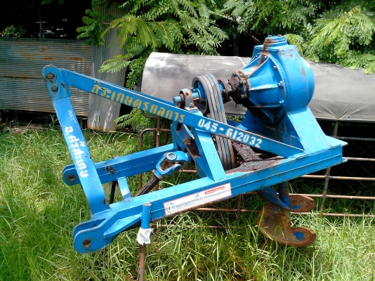 เครื่องเจาะหรือขุดหลุมจิระเกษตรกลการ