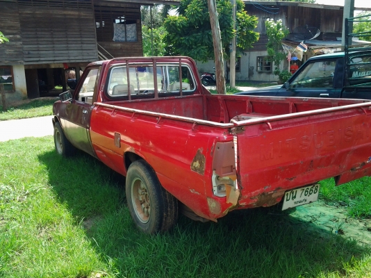 รถกระบะมิตซูบิชิ