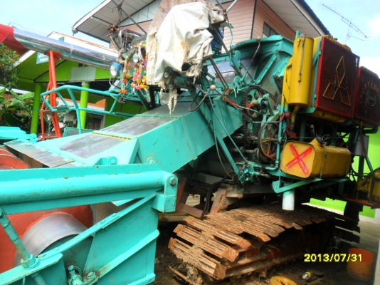 ขายรถเกี่ยวข้าวอุ้ม2.5ทยเจริญการช่าง