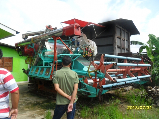 ขายรถเกี่ยวข้าวอุ้ม2.5ทยเจริญการช่าง