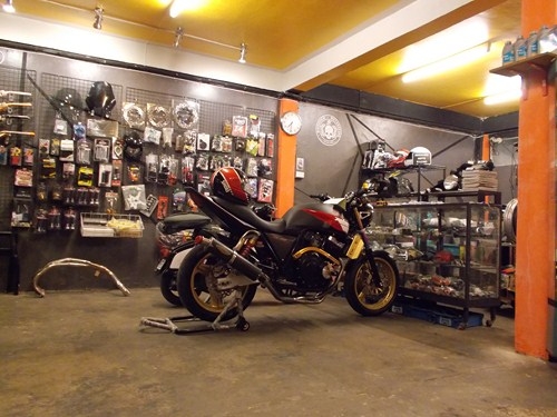 เปิดร้านอะไหล่แต่งบิ๊กไบค์ทุกรุ่นมีสินค้าให้เลือกมากมายย่านพระราม7วงศ์สว่าง เปิดร้านอะไหล่แต่งบิ๊กไบค์ทุกรุ่นมีสินค้าให้เลือกมากมายย่านพระราม7วงศ์สว่าง