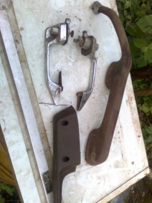 ขายอะไหร่ เบนซ์ w108  w115  B2000  หลายรายการครับ