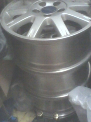 ขายล้อฟอร์โฟกัส ขอบ 15 มี 4 วง 2500 บาท