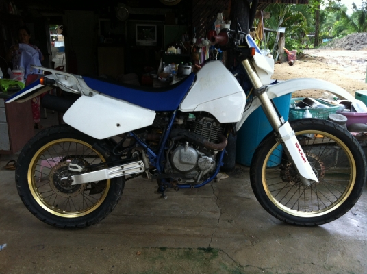 ขาย suzuki dr 250 สี่จังหวะ สต๊าท 2 ระบบ 38000 แถมเครื่องอะหลั่ยให้ 1 เครื่อง