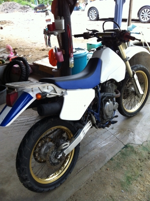 ขาย suzuki dr 250 สี่จังหวะ สต๊าท 2 ระบบ 38000 แถมเครื่องอะหลั่ยให้ 1 เครื่อง