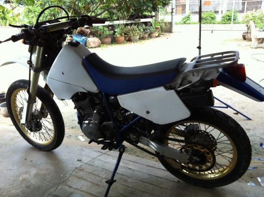 ขาย suzuki dr 250 สี่จังหวะ สต๊าท 2 ระบบ 38000 แถมเครื่องอะหลั่ยให้ 1 เครื่อง