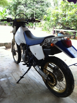 ขาย suzuki dr 250 สี่จังหวะ สต๊าท 2 ระบบ 38000 แถมเครื่องอะหลั่ยให้ 1 เครื่อง