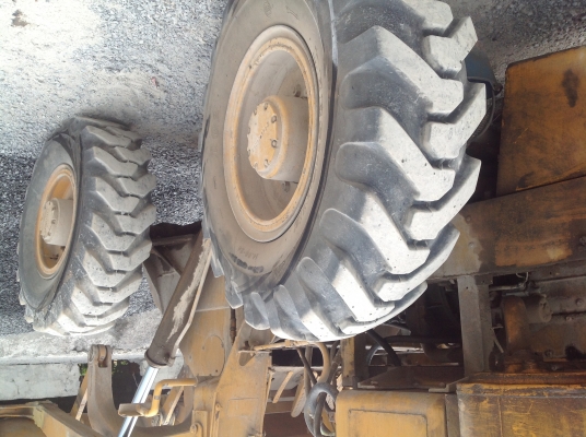 รถตักล้อยาง