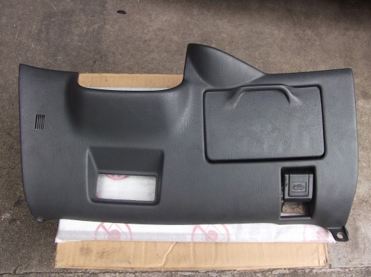 แผงใต้คอพวงมาลัยสวยๆของรถ TOYOTA  AE100-101 หรือสามห่วง